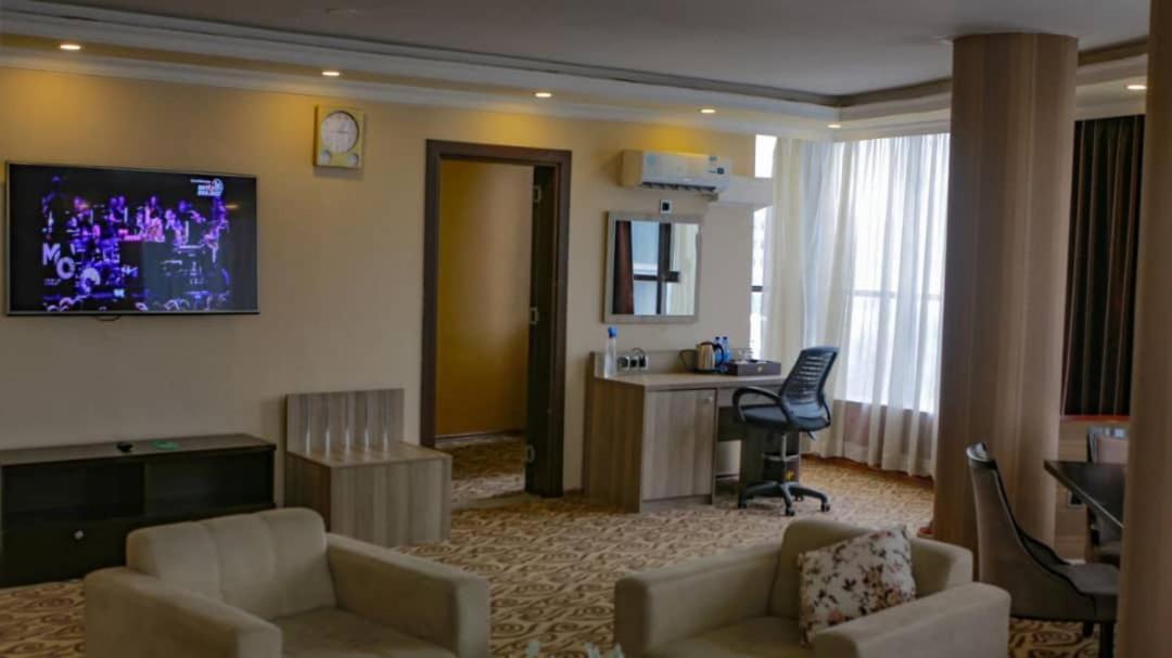 Holiday Hotel Αντίς Αμπέμπα Εξωτερικό φωτογραφία