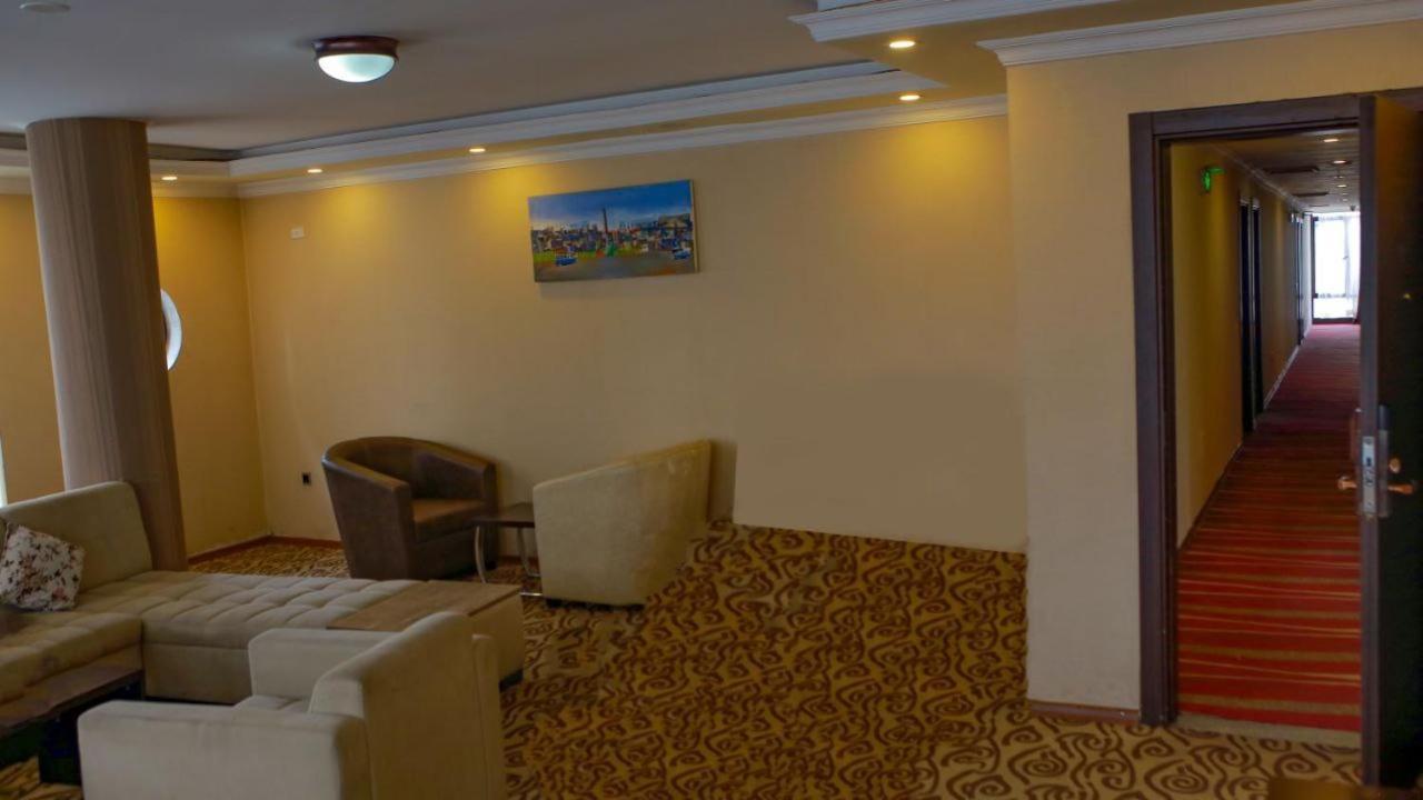 Holiday Hotel Αντίς Αμπέμπα Εξωτερικό φωτογραφία
