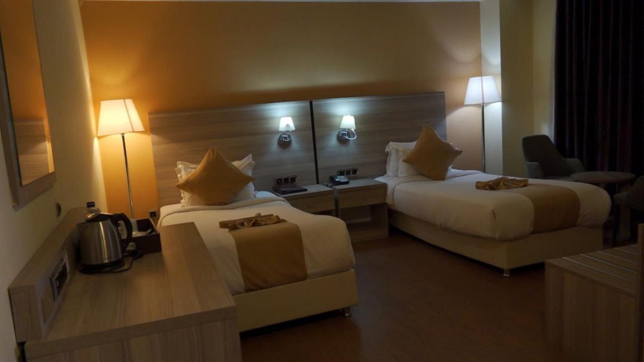 Holiday Hotel Αντίς Αμπέμπα Εξωτερικό φωτογραφία