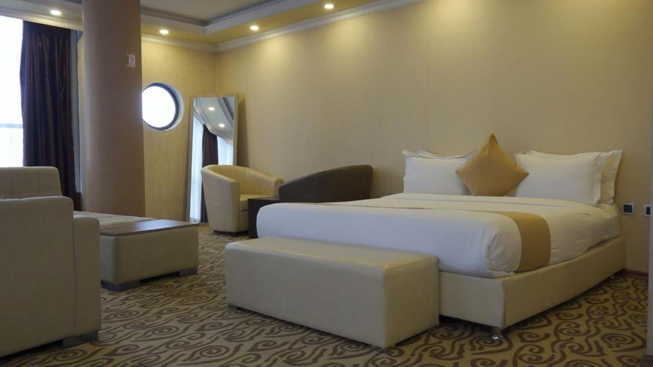 Holiday Hotel Αντίς Αμπέμπα Εξωτερικό φωτογραφία
